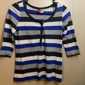 Women’s 4 XS 3/4 sleeve t shirt with buttons gray blue and black stripes